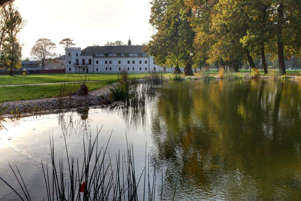 Chateau Appony Bagian luar foto